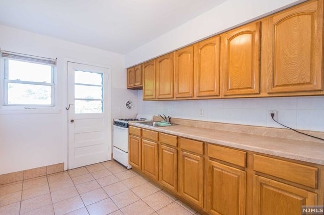 325 Grantwood Blvd #5a, Palisades Park, NJ 07650