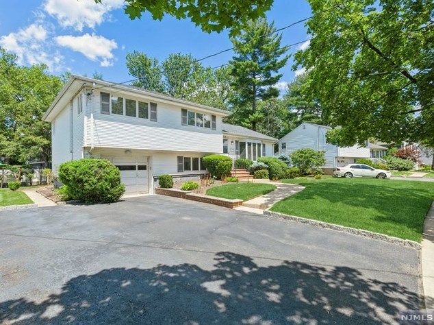 357 Shea Dr, N Milford, NJ 07646