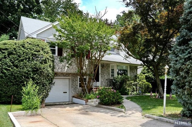 115 Chadwick Rd, Teaneck, NJ 07666