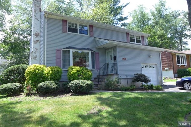 64 Grand Ave, Waldwick, NJ 07463