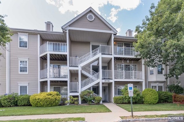 975 Juniper Way #975, Mahwah, NJ 07430