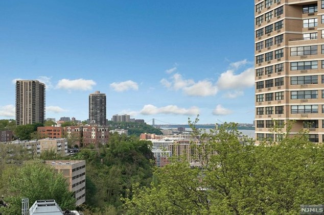 7000 Boulevard E #26k, West New York, NJ 07093