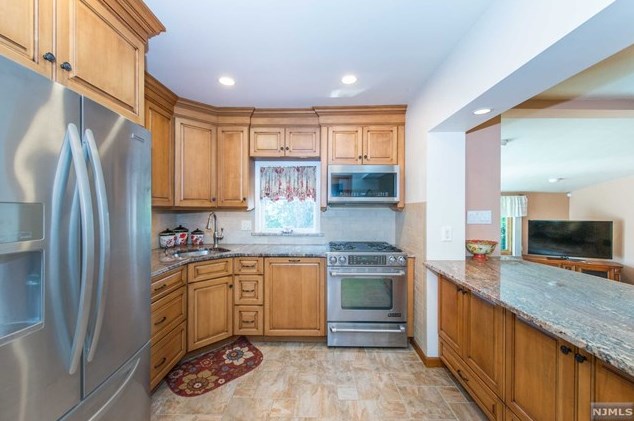 505 Oakland Ave, Westwood, NJ 07675