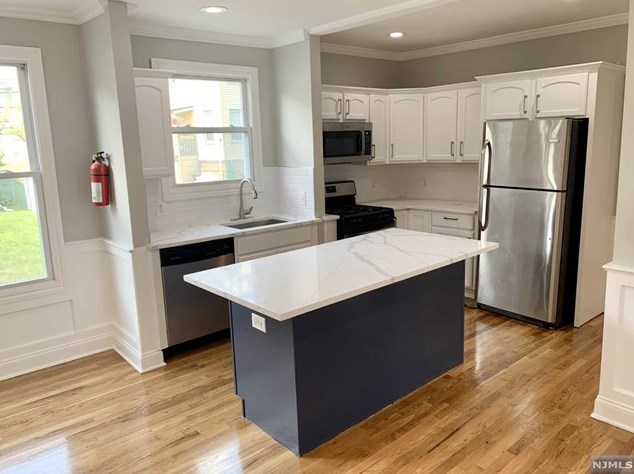 6 Tichenor Pl #1, Montclair, NJ 07042