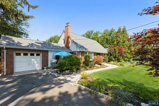44 Summit Pl, Haworth, NJ 07641