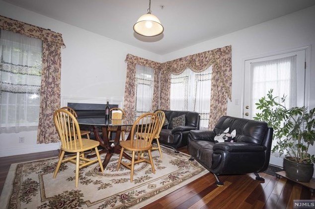 29 Mallard Pl, Secaucus NJ  07094-2939 exterior