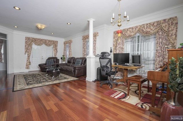 29 Mallard Pl, Secaucus NJ  07094-2939 exterior