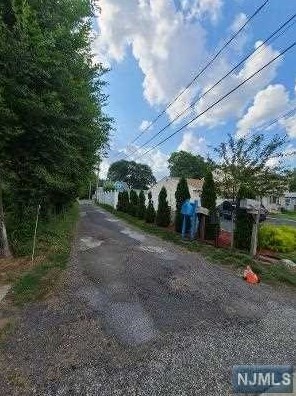 501 Cedar Ln, Paramus, NJ 07652-1620