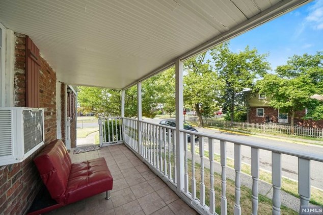 132 Palsa Ave, Elmwood Park, NJ 07407