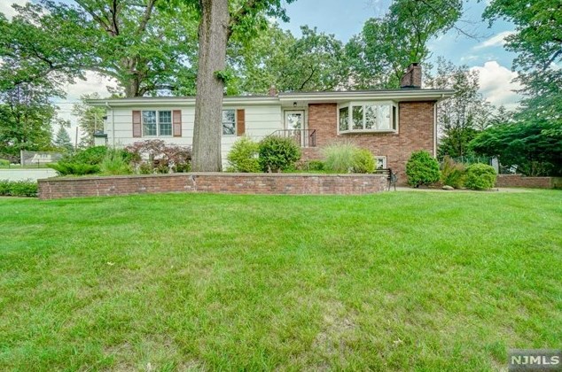 402 Glendale Rd, Rockleigh, NJ 07647