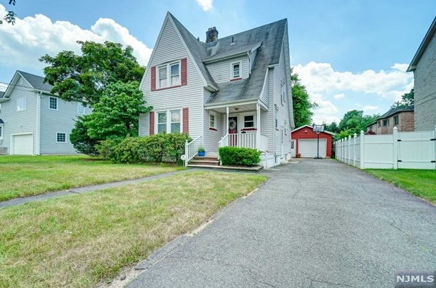 6 Holland Ave, Demarest, NJ 07627