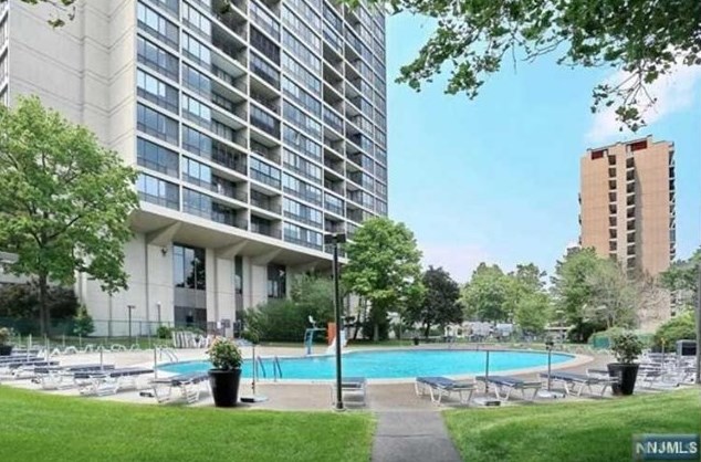 5 Horizon Rd, West Fort Lee NJ  07024-6602 exterior