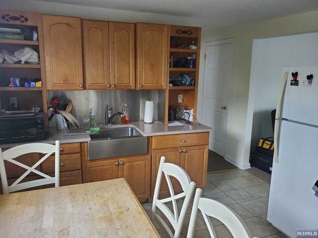508 Stuyvesant Ave #2, Lyndhurst, NJ 07071