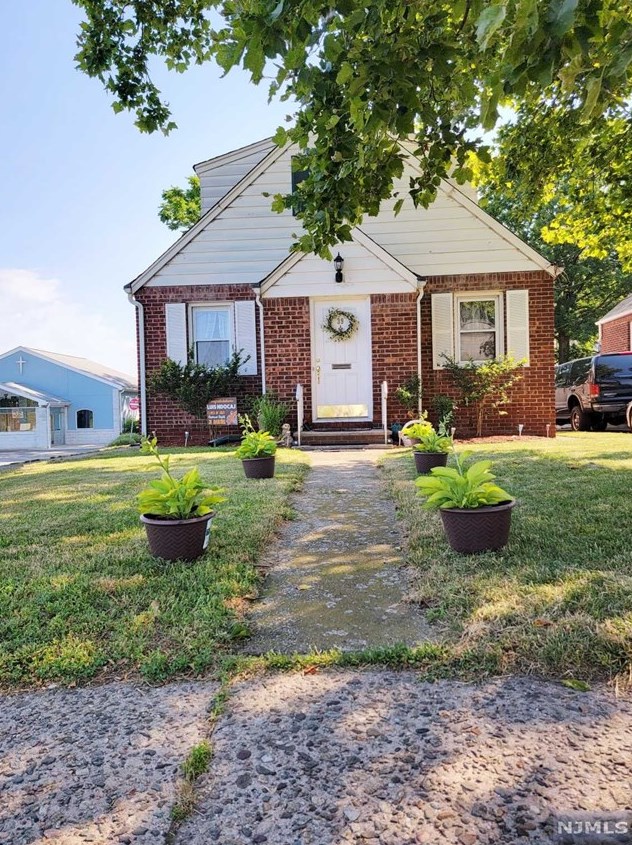 39 Passaic Ave, Hasbrouck Heights, NJ 07604