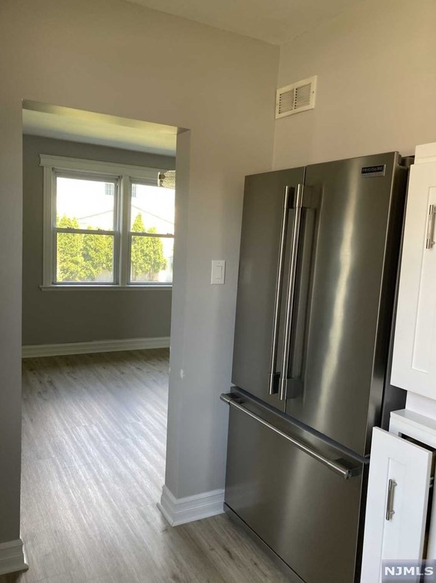 15 Caruth Ave, Elmwood Park, NJ 07407