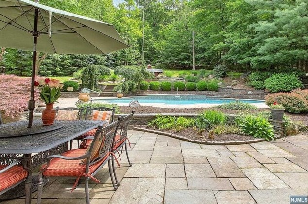 36 E Saddle River Rd, Upper Saddle River, NJ 07458
