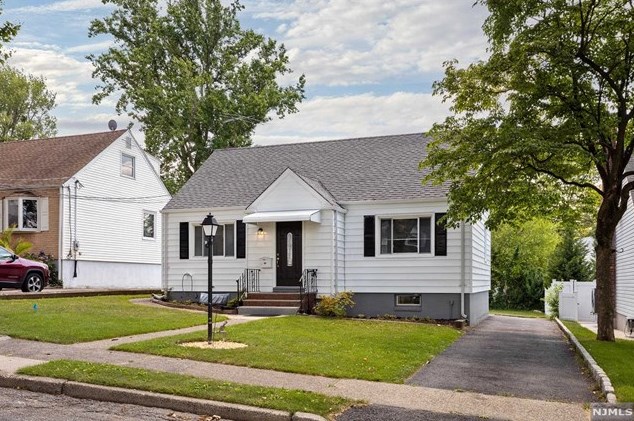 50 Henry St, Hasbrouck Heights, NJ 07604