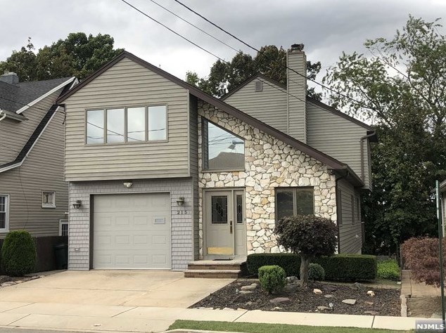 215 12th St, Wood-Ridge, NJ 07075