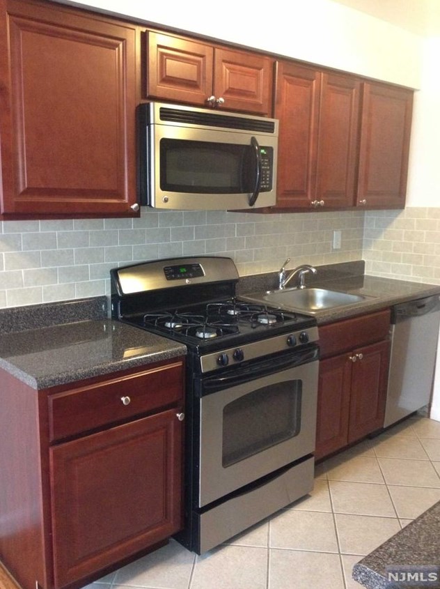 2175 Hudson Terrace #9-b, West Fort Lee, NJ 07024