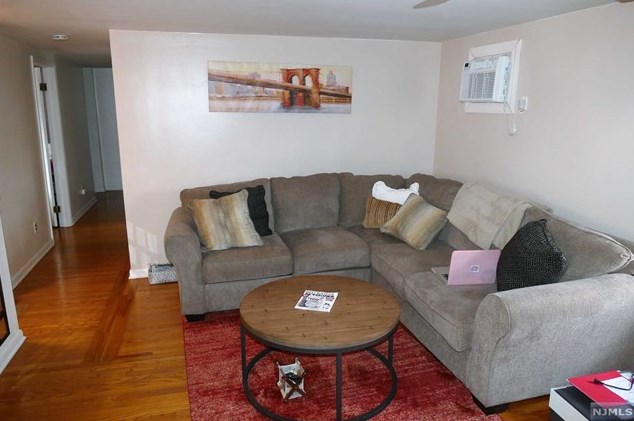 14 Lohmann Pl, Dumont, NJ 07628