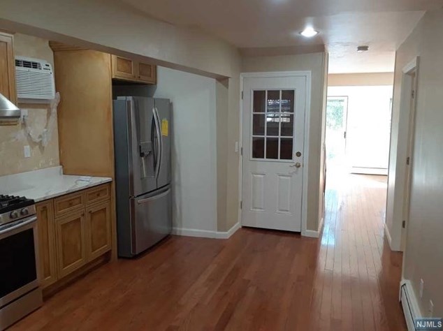 213 Glen Ave, Palisades Park NJ  07650-1518 exterior