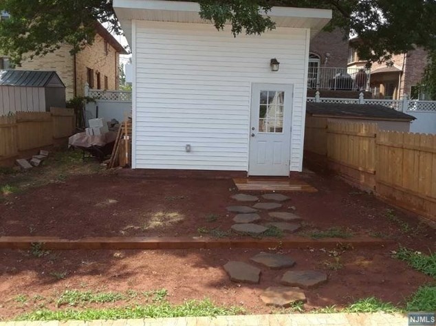 213 Glen Ave, Palisades Park NJ  07650-1518 exterior