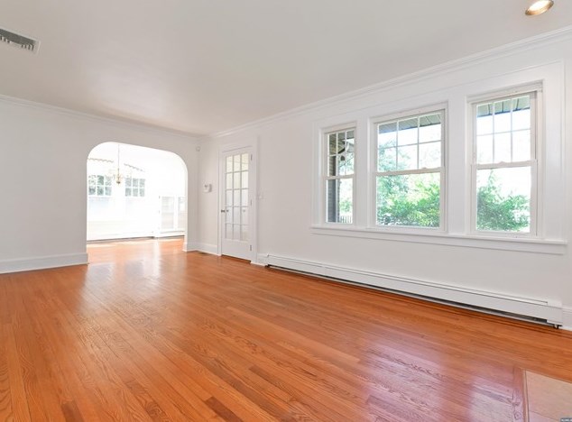 8 Laurel Ave, Tenafly NJ  07670-2118 exterior