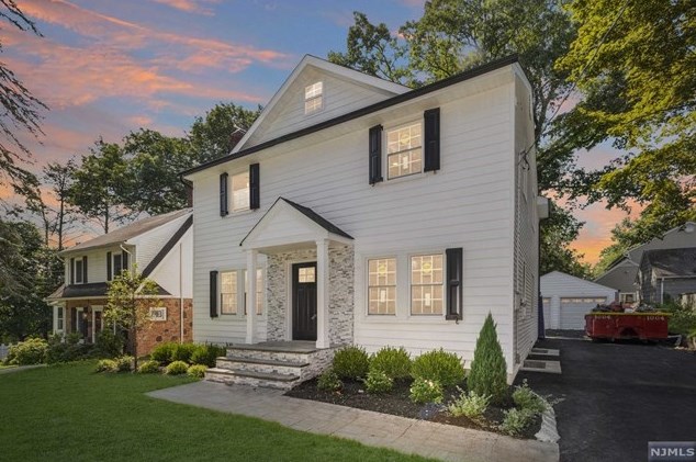 47 Wyckoff Ave, Wyckoff NJ  07481-3101 exterior