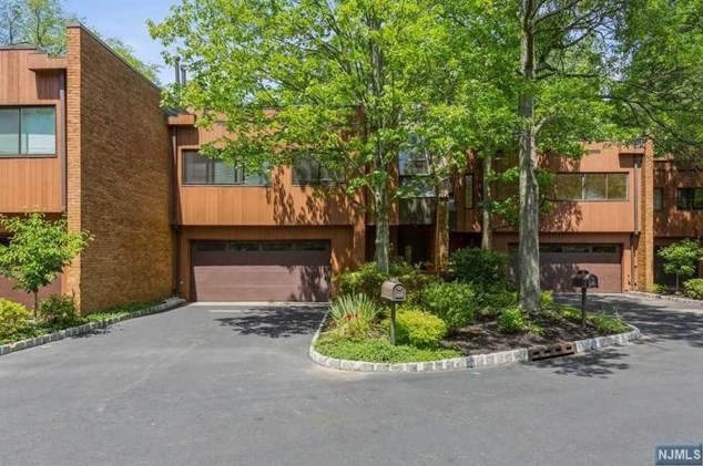 12 Kira Ln, Englewood, NJ 07631