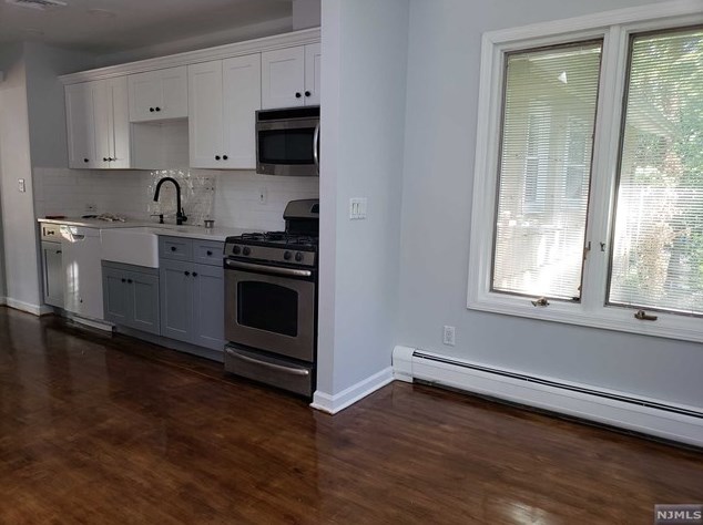 12 Queen Ct, Park Ridge, NJ 07656