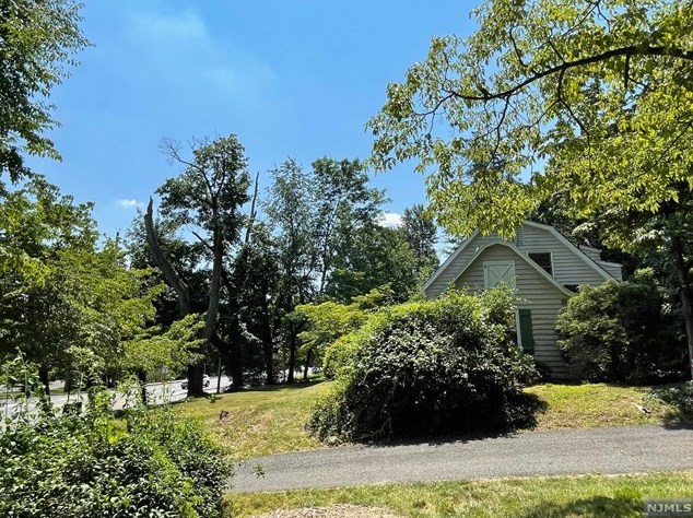 773 Kinderkamack Rd, Oradell, NJ 07649