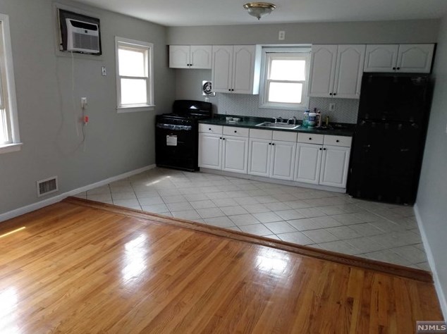 52 River St, Lodi, NJ 07644