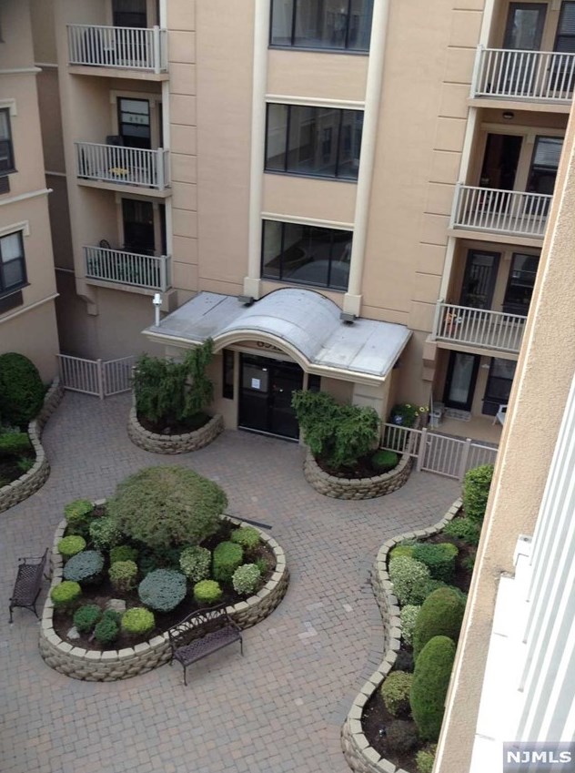 8915 Bergenwood Ave #61, North Bergen, NJ 07047
