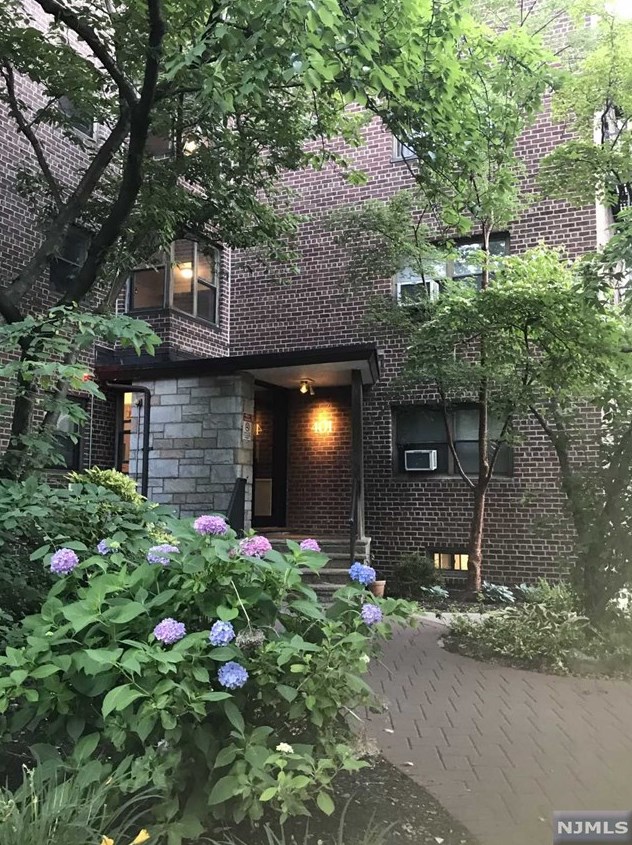 401 Park Pl #2h, West Fort Lee, NJ 07024