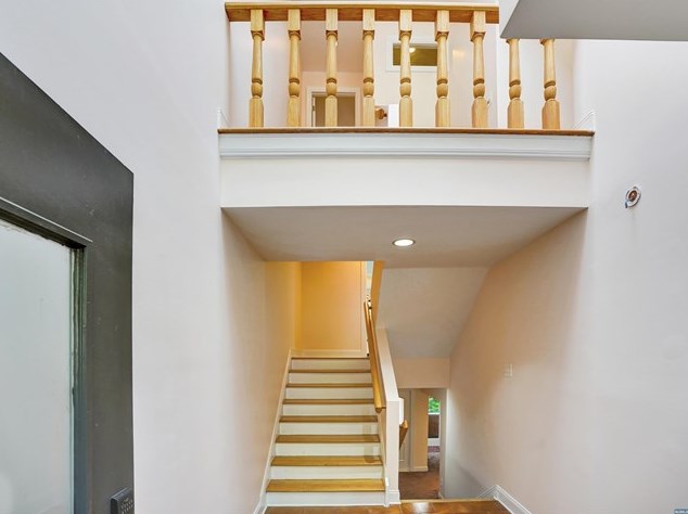 14 Kira Ln, Englewood, NJ 07631