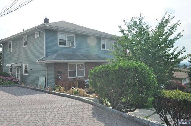 342 E Homestead Ave, Palisades Park, NJ 07650