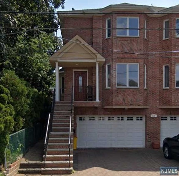 542 1st St #b, Palisades Park, NJ 07650