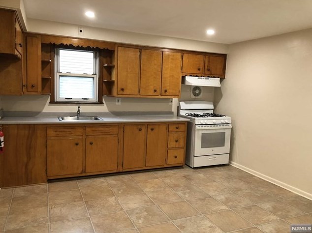 27 Louis St, Lodi, NJ 07644