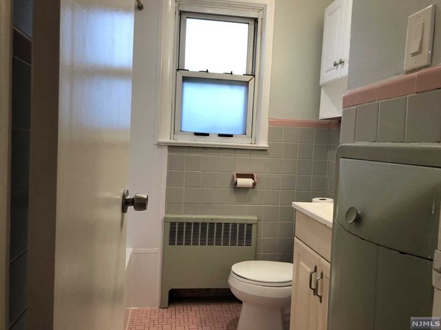 27 Louis St, Lodi NJ  07644-3512 exterior