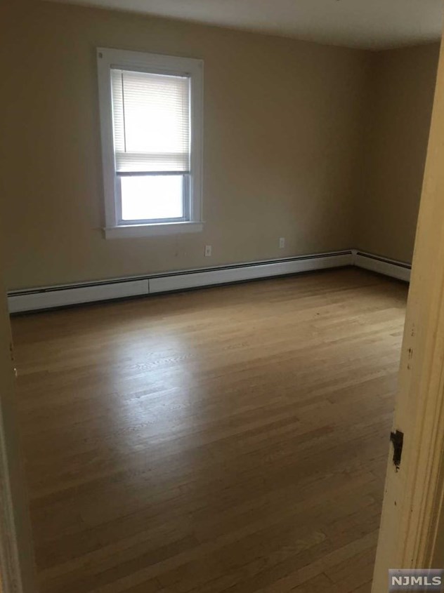 574 Oregon Ave, Cliffside Park, NJ 07010