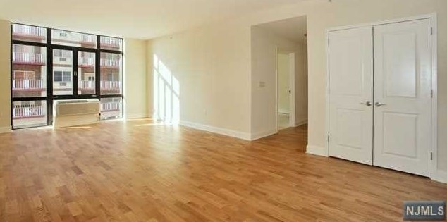 29 1st St Apt 403, Hackensack, NJ 07601
