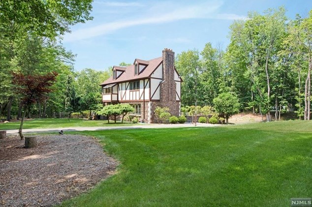 245 E Saddle River Rd, Upper Saddle River, NJ 07458