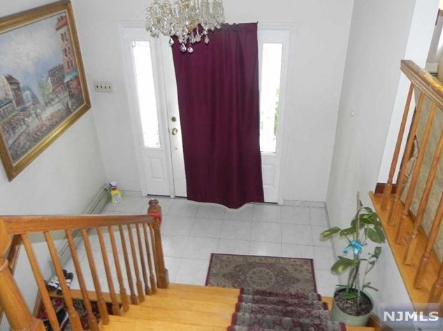63 Frederick St, Little Ferry, NJ 07643-1542