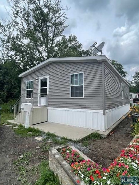 21 W Fourth St, Moonachie, NJ 07074