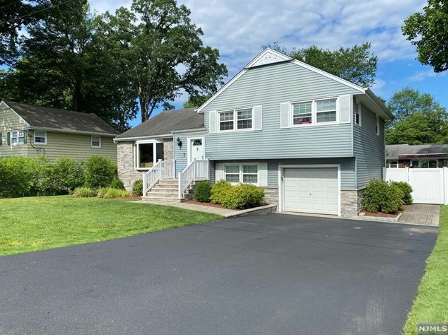 42 Prospect Ave, Emerson, NJ 07630-1722