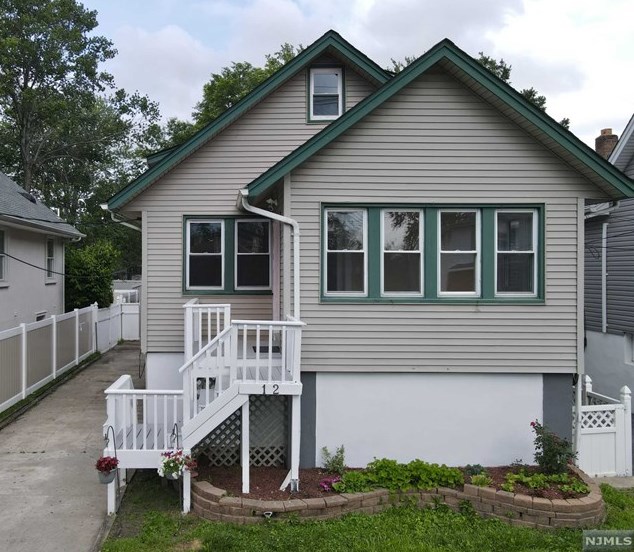 12 Eckel Rd, Little Ferry, NJ 07643-2037