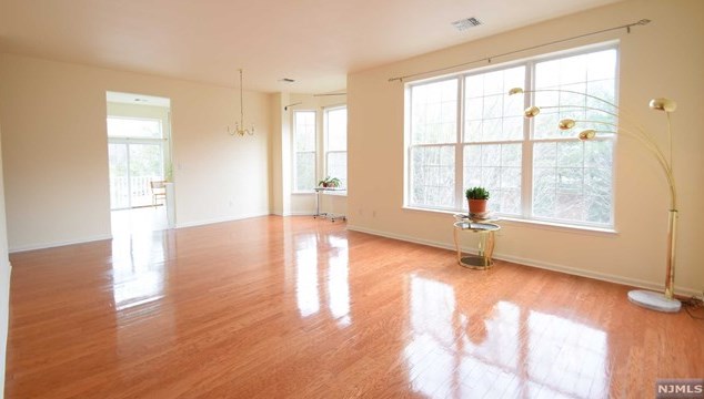 213 Four Seasons Dr, Wayne NJ  07470-1942 exterior