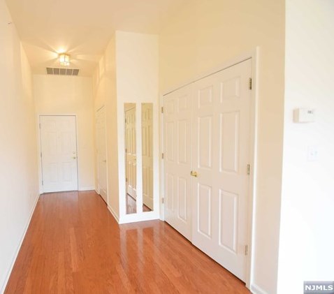 213 Four Seasons Dr, Wayne, NJ 07470