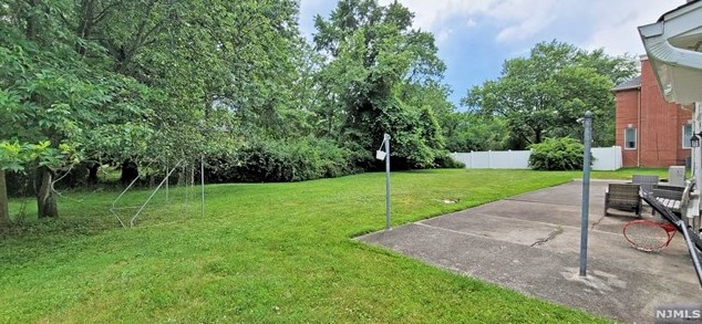 96 Primrose Ln, Closter, NJ 07624