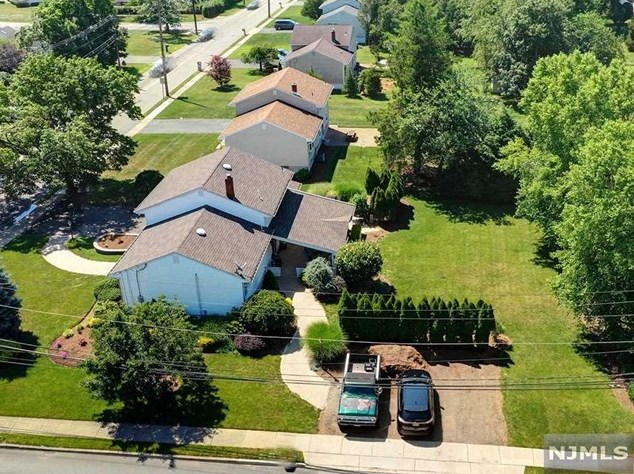 291 Church Ln, Wayne, NJ 07470-3324